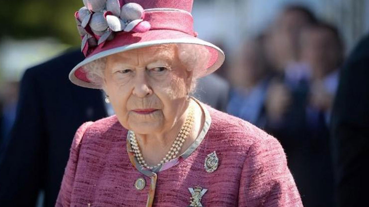 İngiltere Kraliçesi 2. Elizabeth hastaneye kaldırıldı