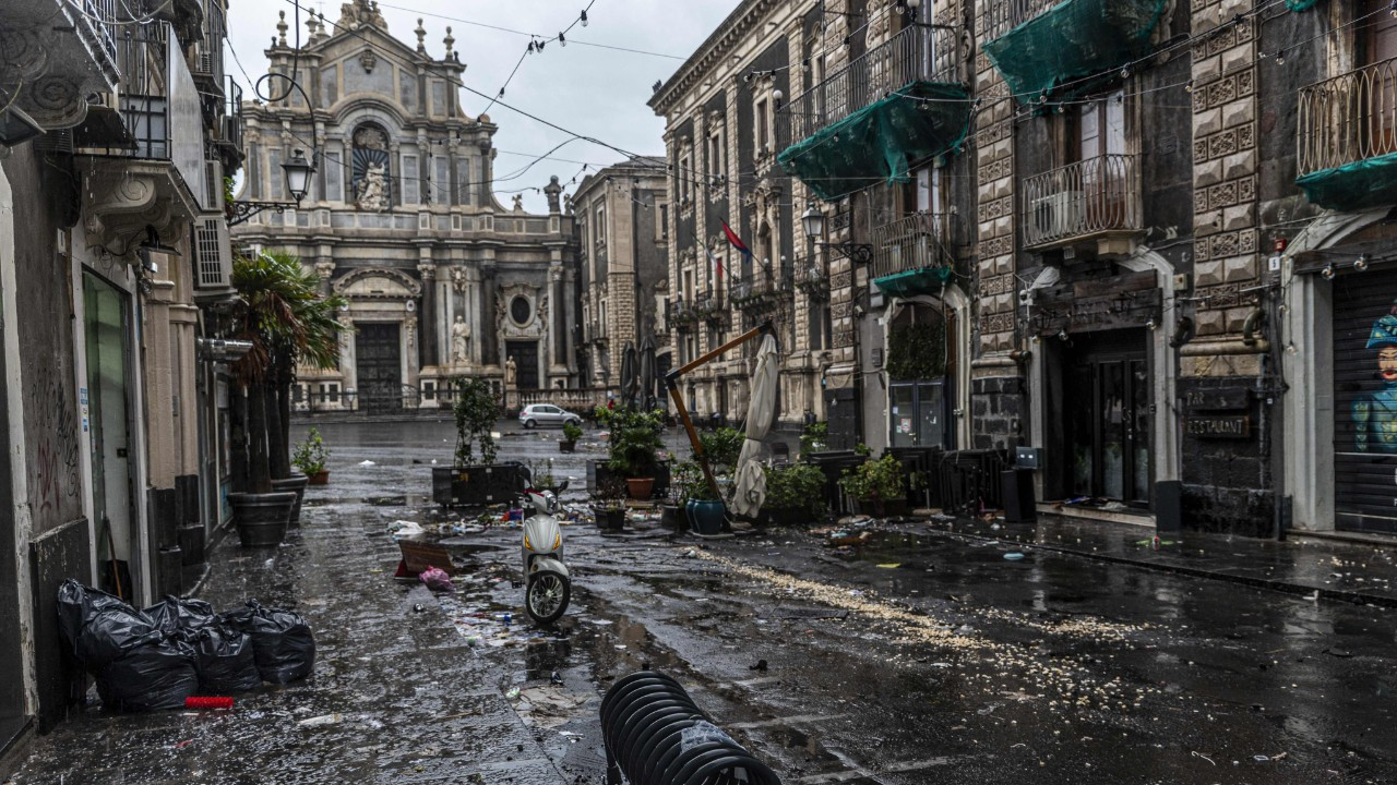 İtalya'yı sel vurdu: Halka dışarı çıkmayın uyarısı