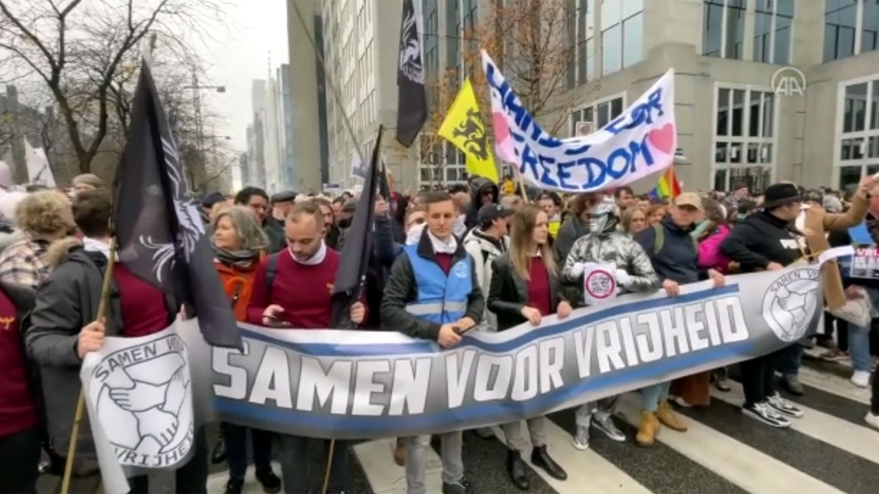 Brüksel'de binlerce kişi aşı karşıtı protestoya katıldı