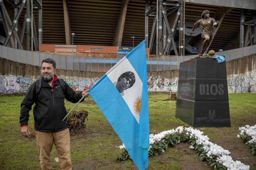 Maradona'nın heykeli stadyuma dikildi - Sayfa 4