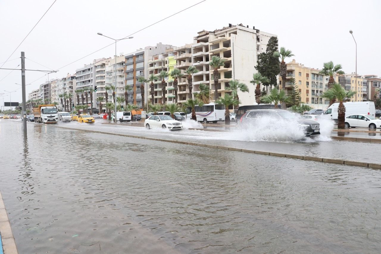İzmir'de fırtına: Deniz taştı - Sayfa 3