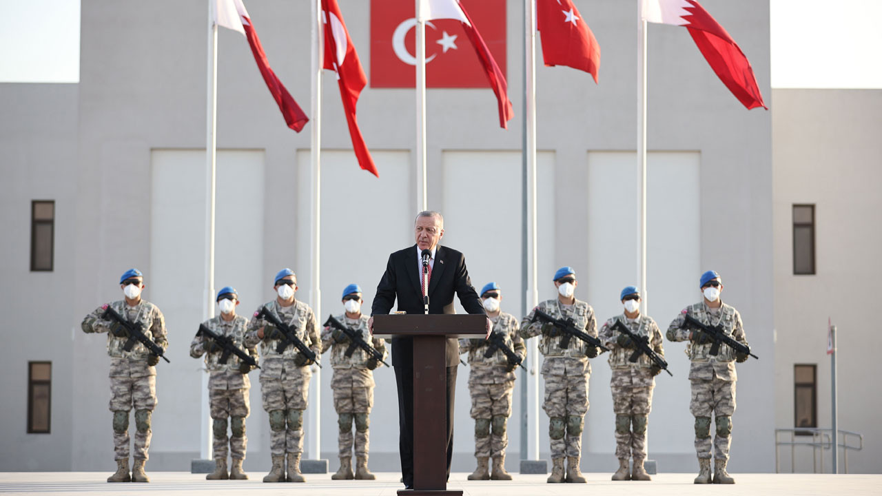 Cumhurbaşkanı Erdoğan, Katar-Türk Birleşik Müşterek Kuvvet Komutanlığı'nı ziyaret etti