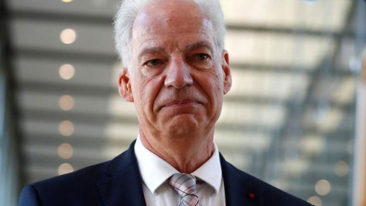 Fransız bakan tecilli hapis cezası alınca istifa etti