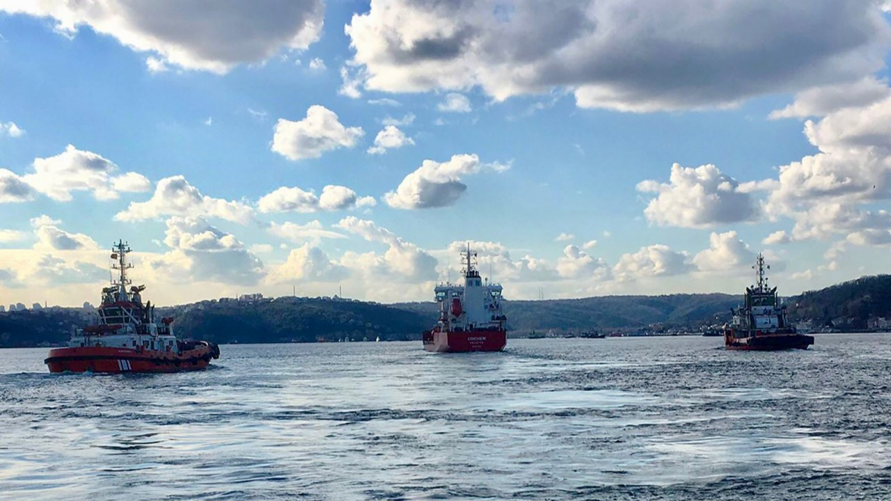 İstanbul Boğazı'nda askıya alınan gemi trafiği açıldı