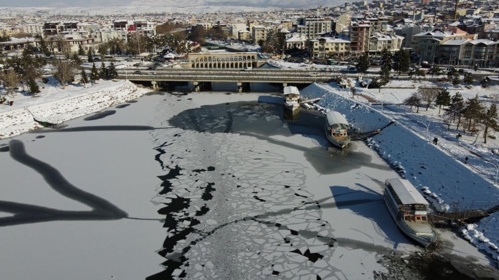 Eksi 16 derecede Beyşehir Gölü kısmen dondu - Sayfa 4