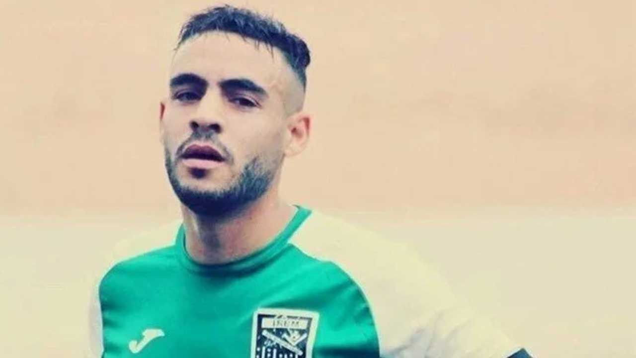 Cezayirli futbolcu maçta hayatını kaybetti