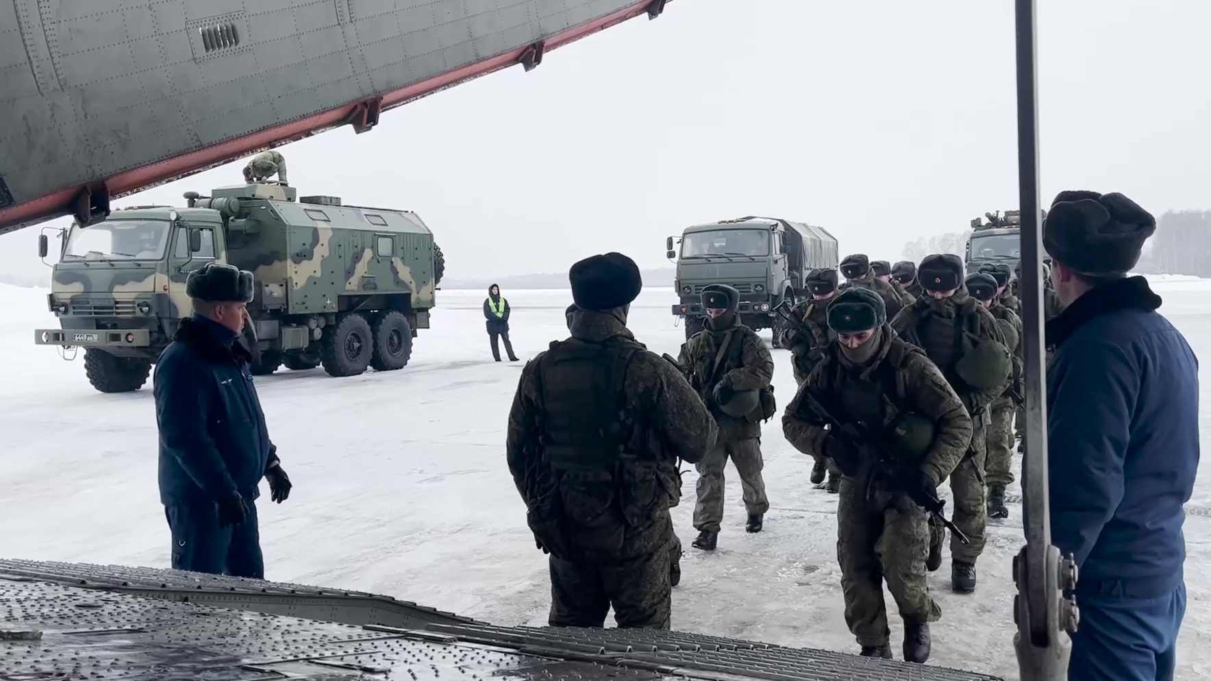 Rusya ve 4 ülke Kırgızistan'a asker gönderdi