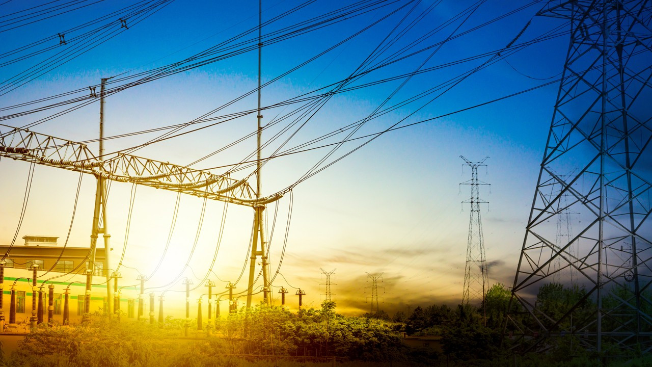 Elektrik dağıtım sektörüne övgü ve uyarı bir arada