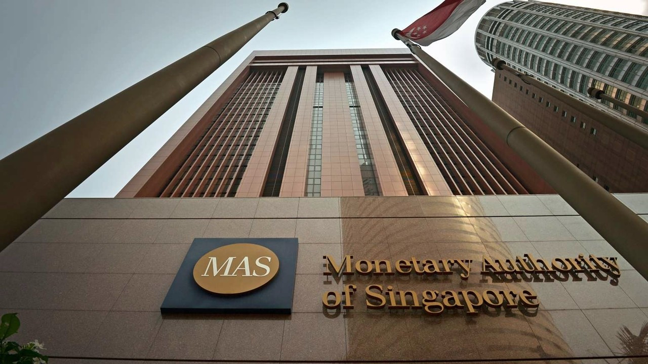 Singapur, 7 yıl sonra para politikasını sıkılaştırdı