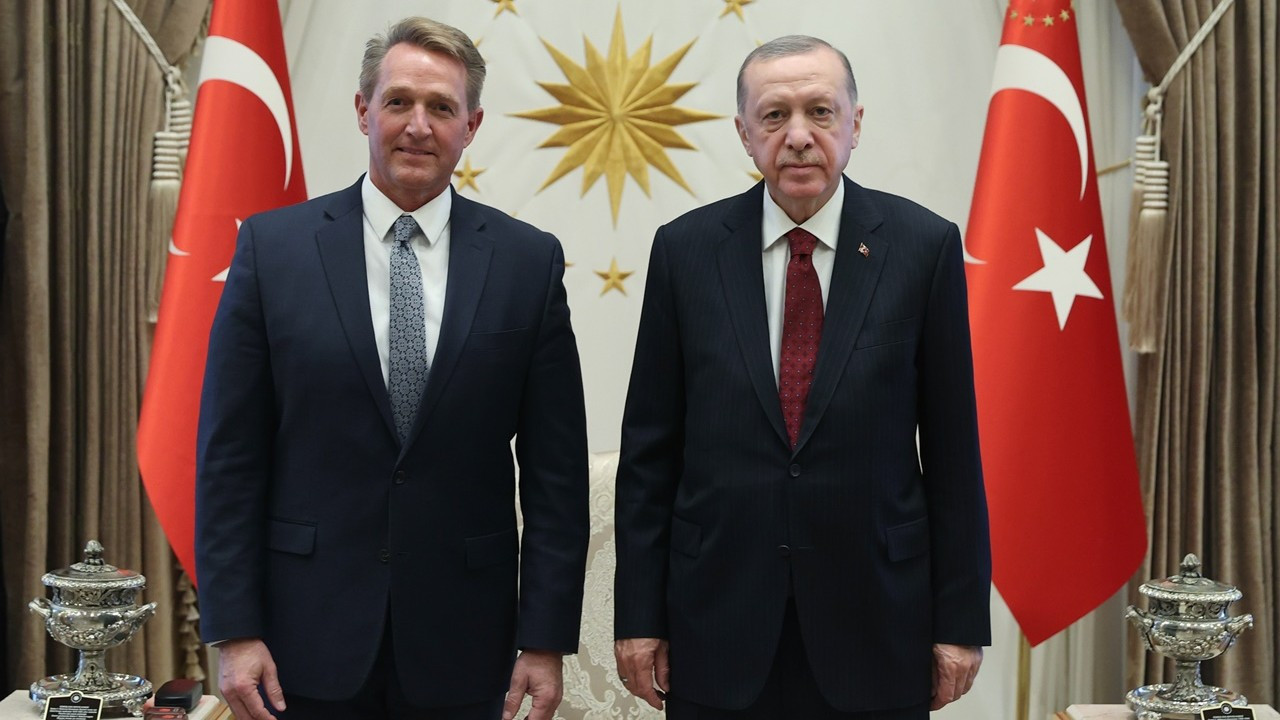 Flake, Cumhurbaşkanı Erdoğan'a güven mektubu sundu