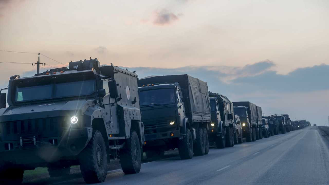 Rus askeri konvoyu Donbas sınırına ilerliyor