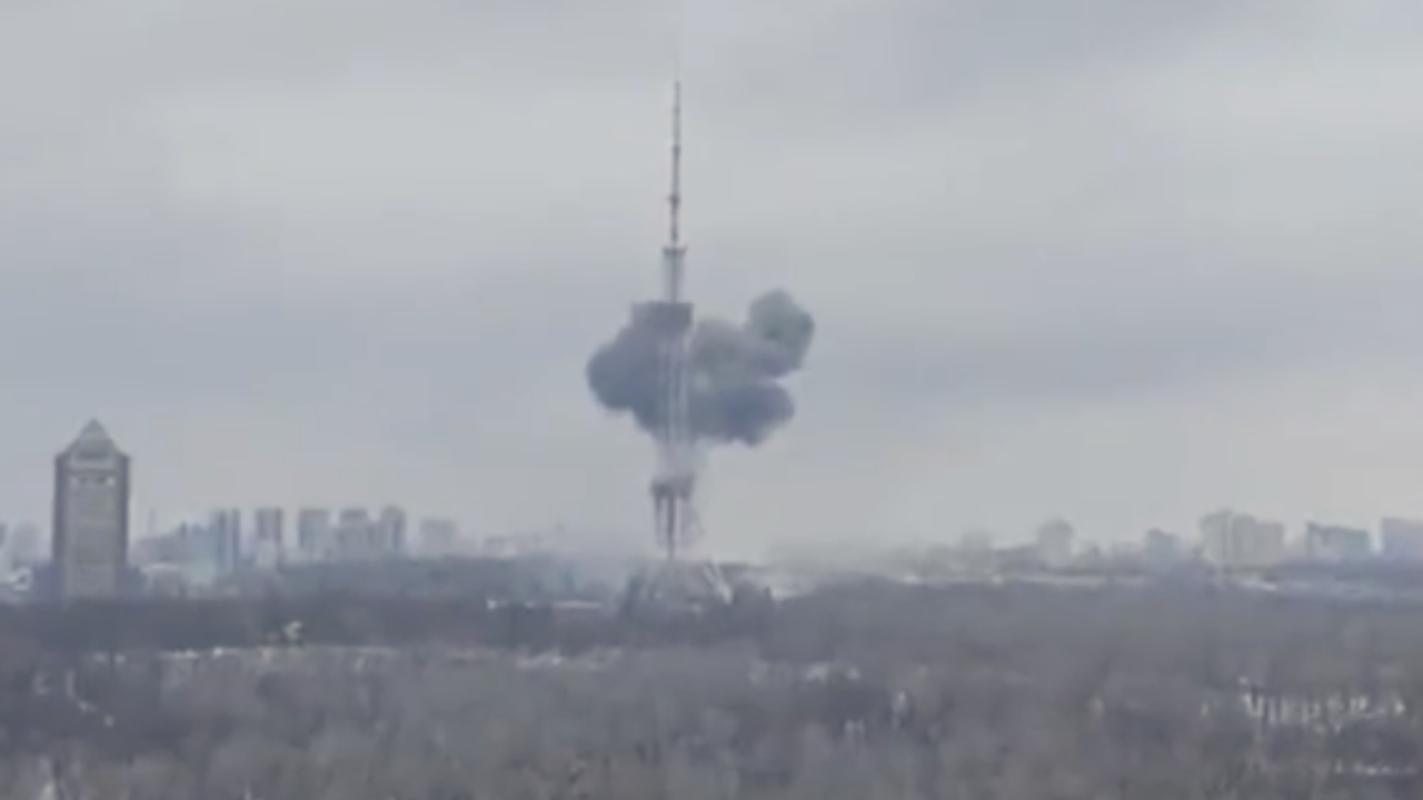 Rusya Kiev'de televizyon kulesini vurdu