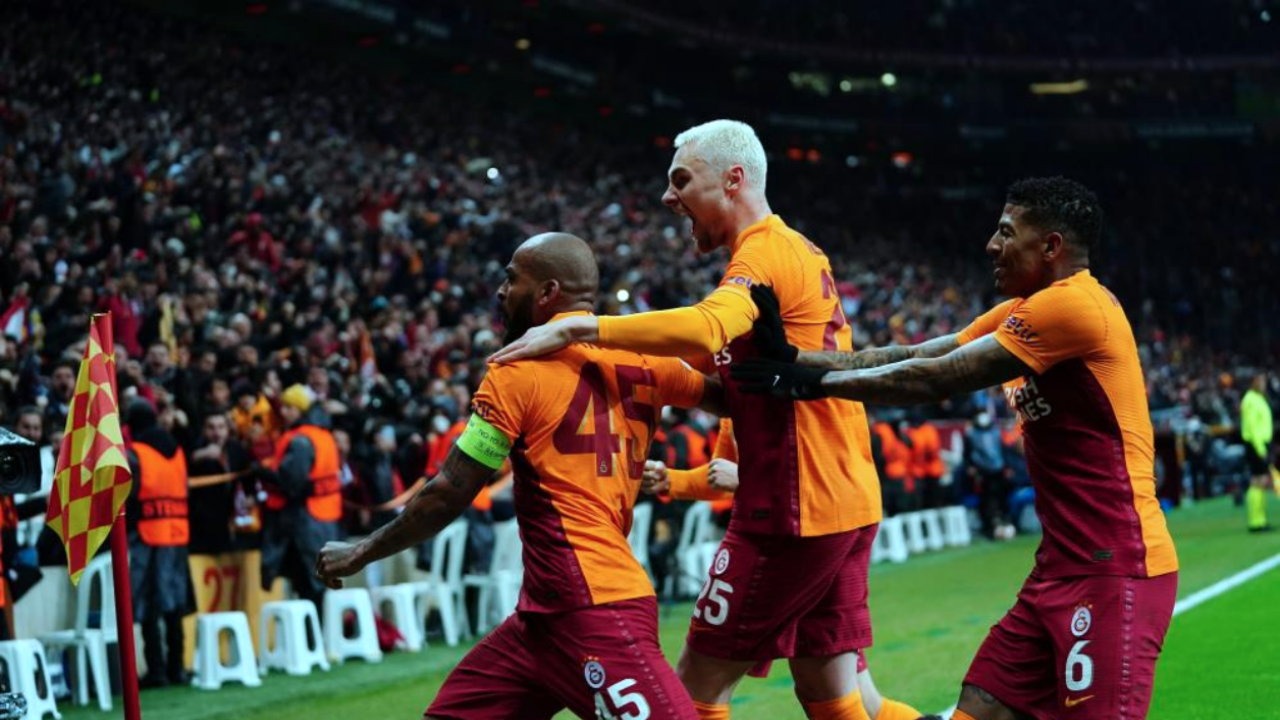 Galatasaray-Barcelona maçında ilk yarıda 2 gol
