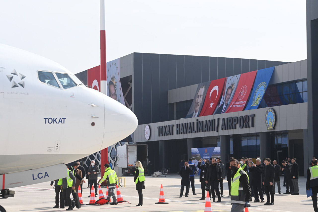 Yeni Tokat Havalimanı'na ilk yolcu uçağı iniş yaptı - Dünya Gazetesi