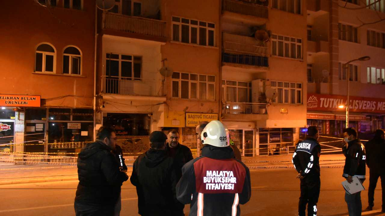 Malatya'da kolonlarından ses gelen 5 katlı bina tahliye edildi