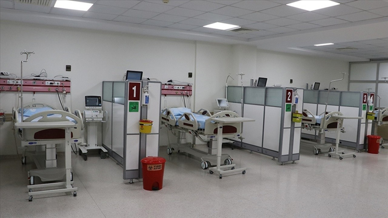 Bakan Koca: 804 hastanenin yoğun bakımında COVID-19 hastası kalmadı
