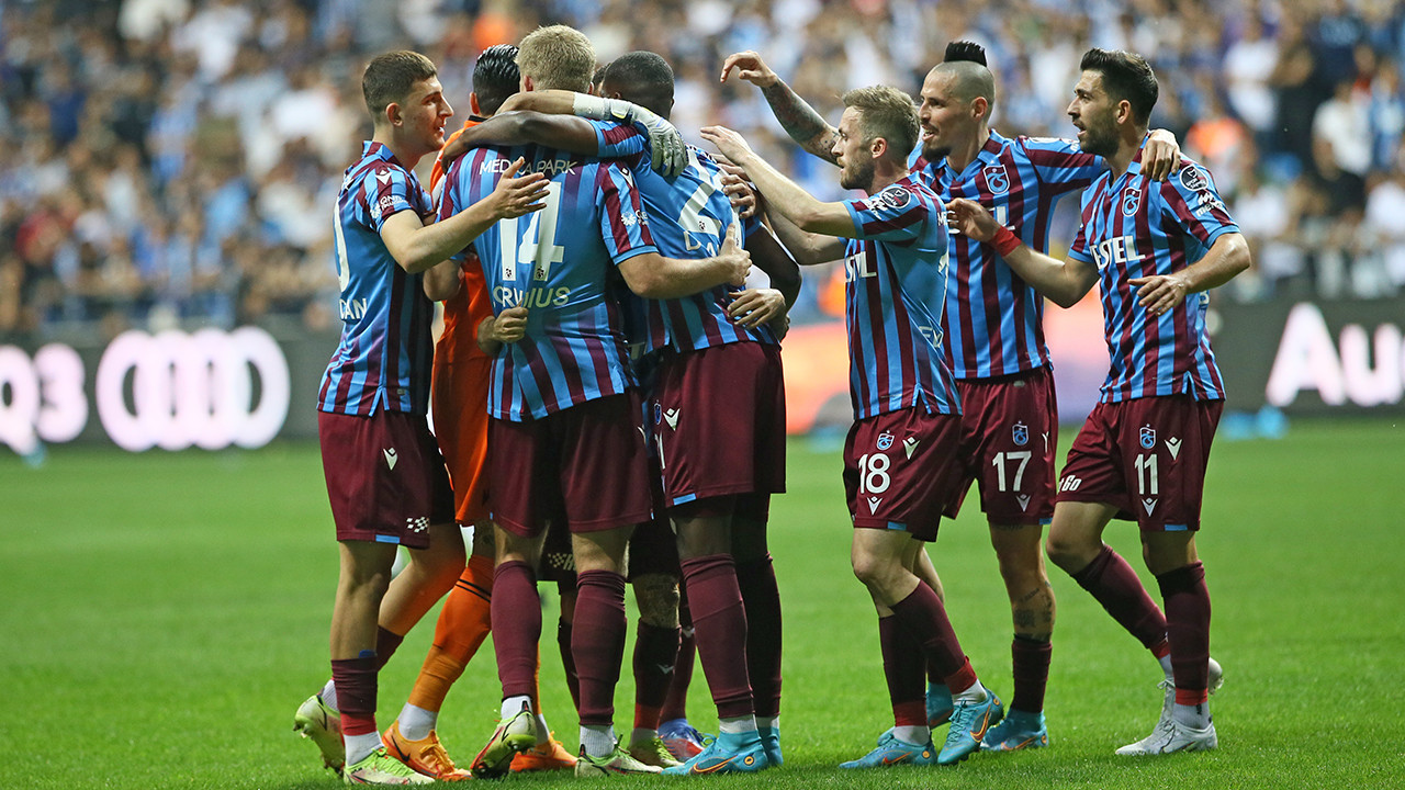 Trabzonspor, Adana Demirspor'u devirdi; Şampiyonluğa '1' kaldı