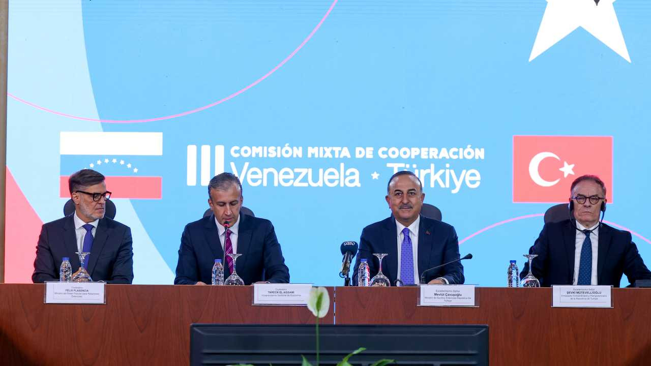 Çavuşoğlu: Venezuela'yla 1.5 milyar dolarlık ticaret hedefi için çalışıyoruz