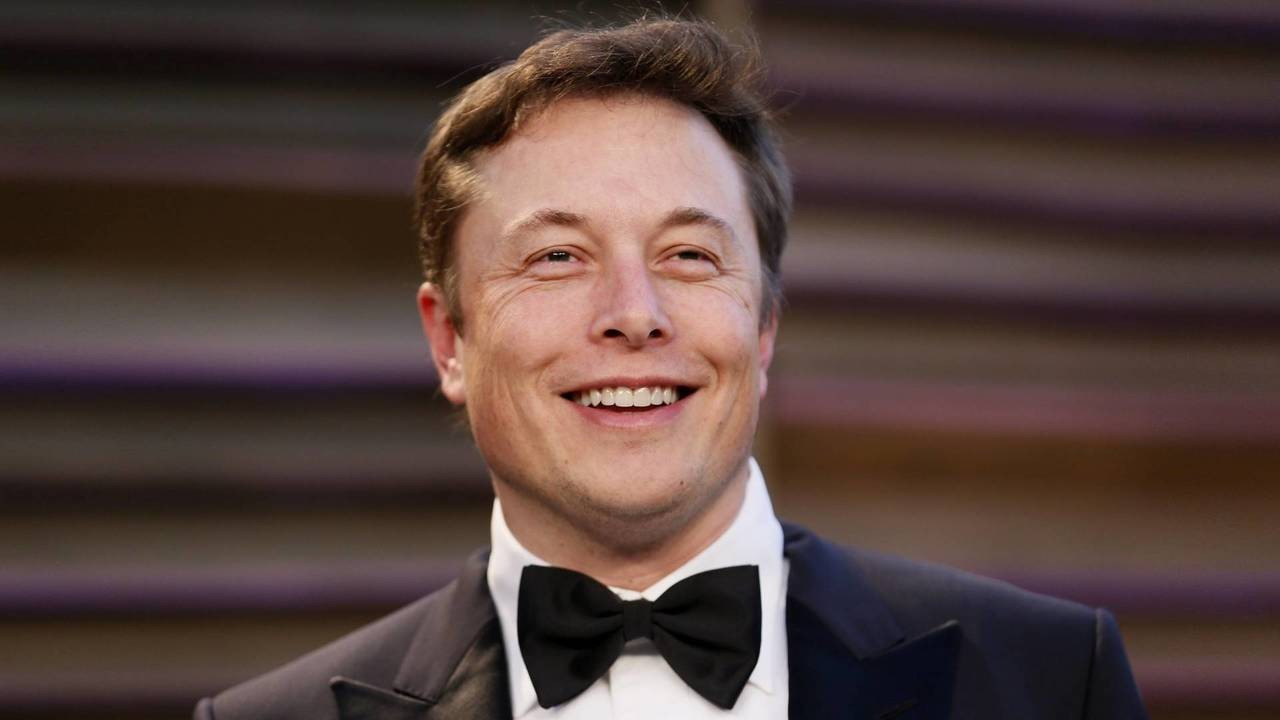 Elon Musk: Batık bankayı satın alma fikrine açığım