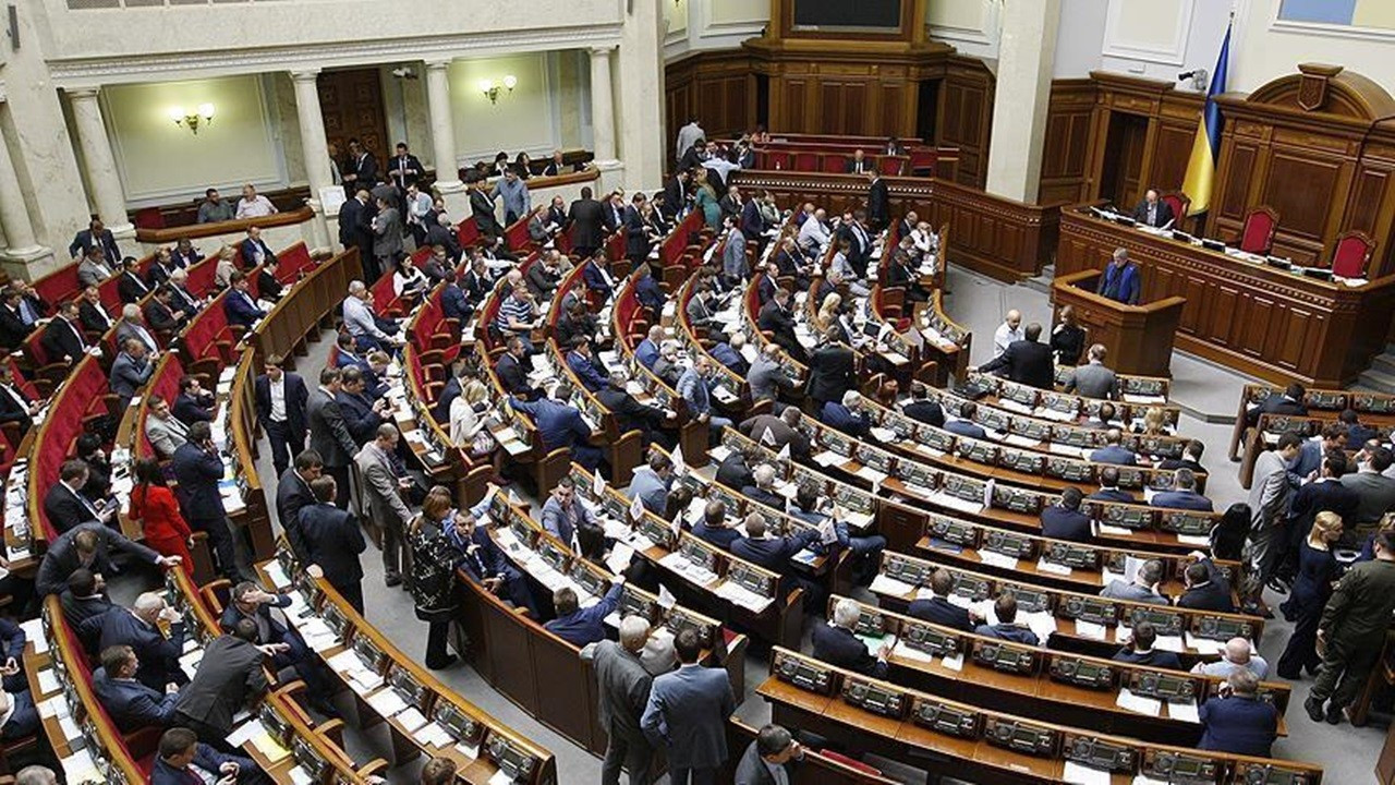 Ukrayna, Rus yanlısı siyasi partileri yasaklıyor