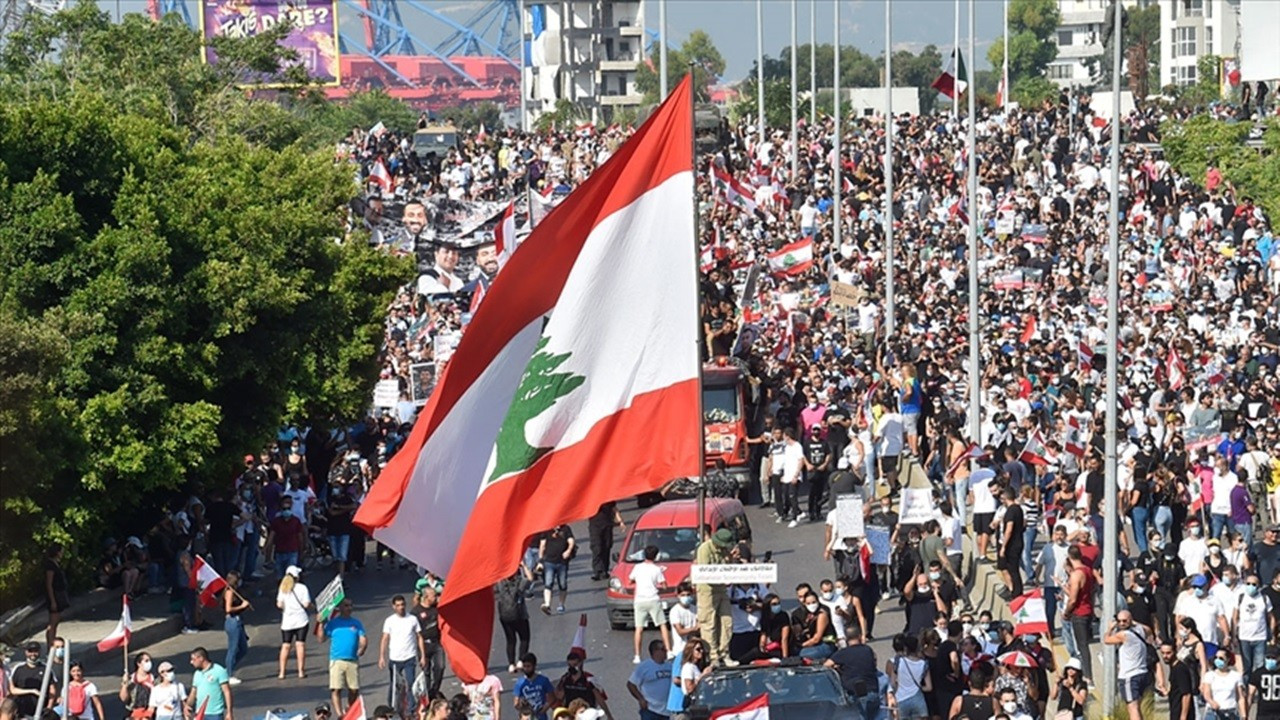 Lübnan'da memur ve asker maaşlarında 3 kat artış