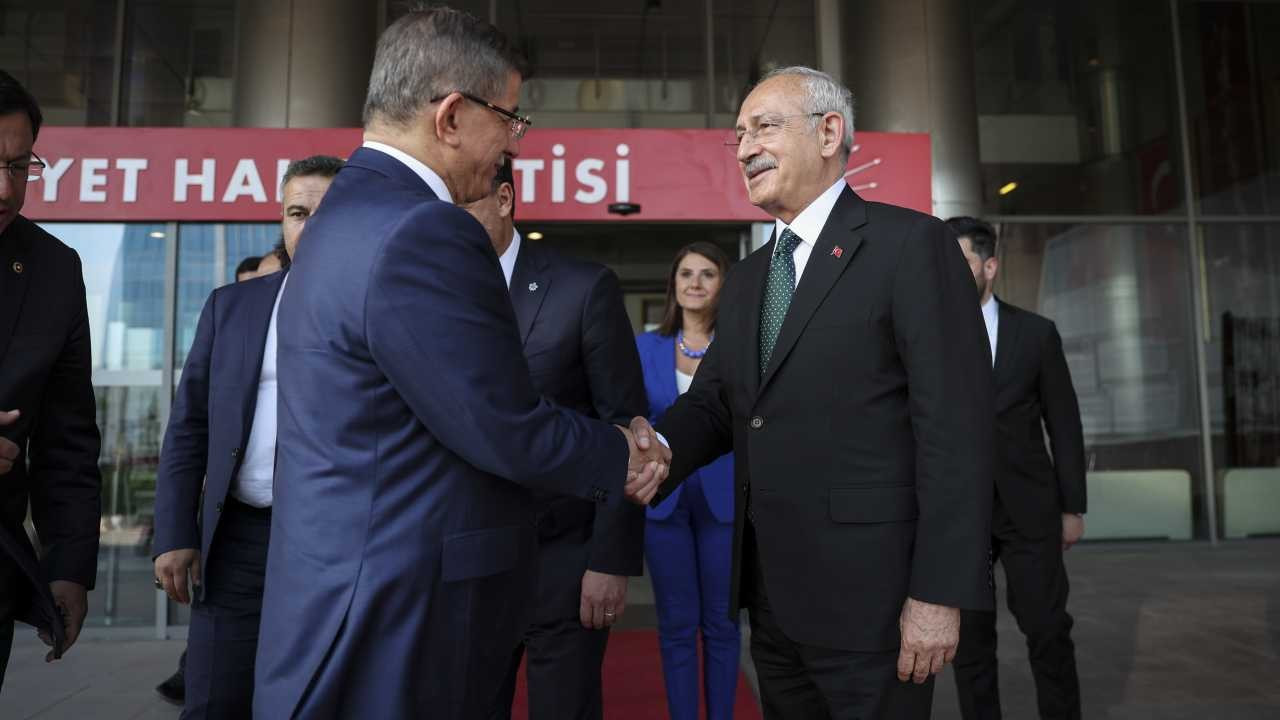 Kılıçdaroğlu, Ahmet Davutoğlu ile görüştü