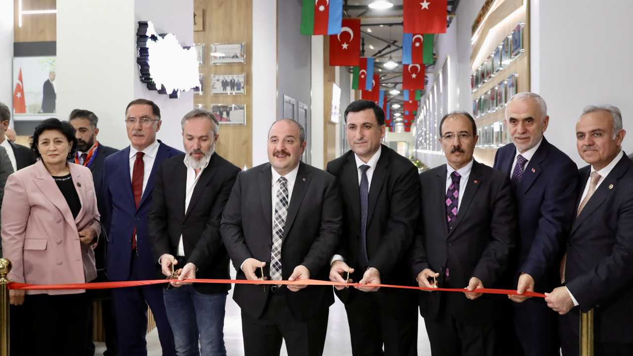 Bakan Varank, TürkiyeAzerbaycan Dostluk Merkezinin açılışına katıldı