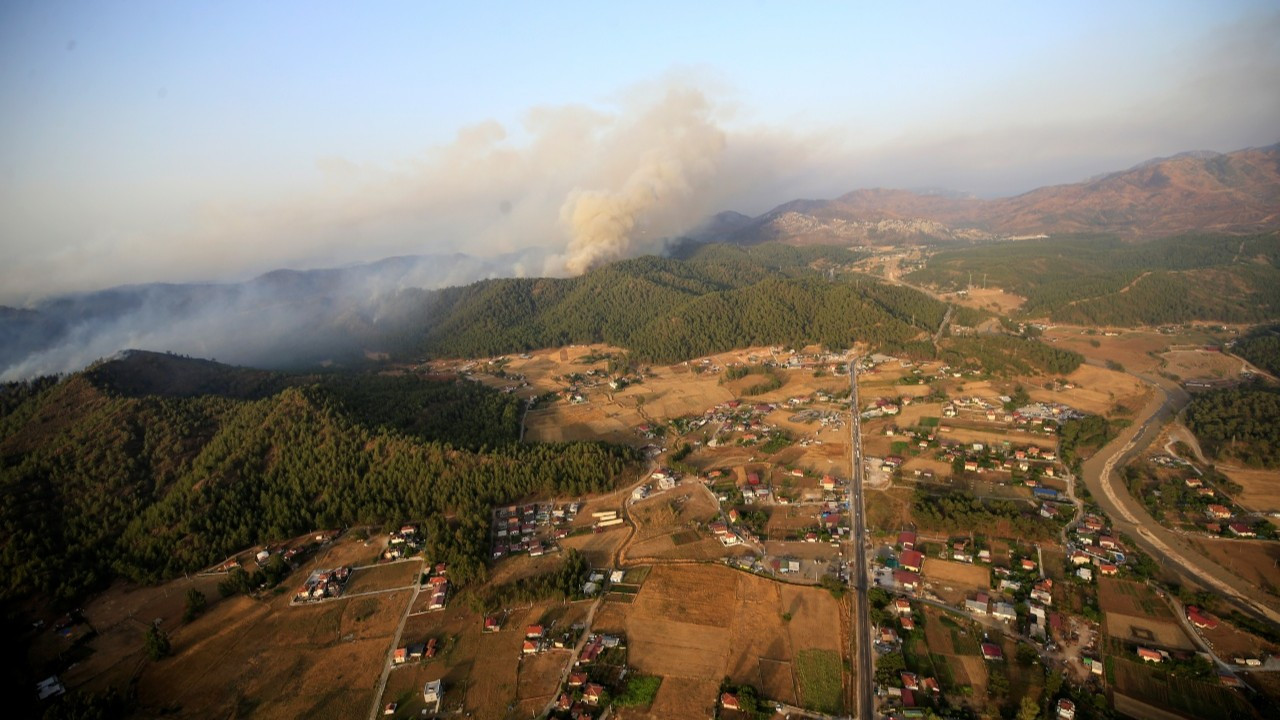 Marmaris'te orman yangınına müdahale sürüyor: AFAD'dan açıklama