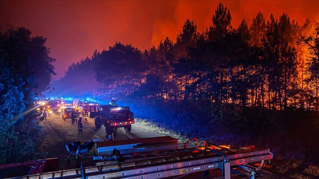 Fransa'daki yangınlarda 14 bin 900 kişi daha tahliye edildi