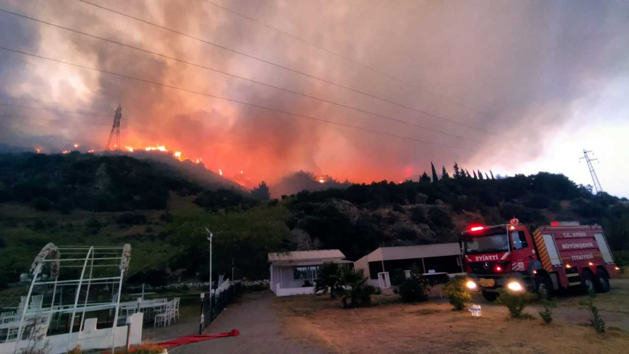 Aydın'daki orman yangınına müdahale sürüyor