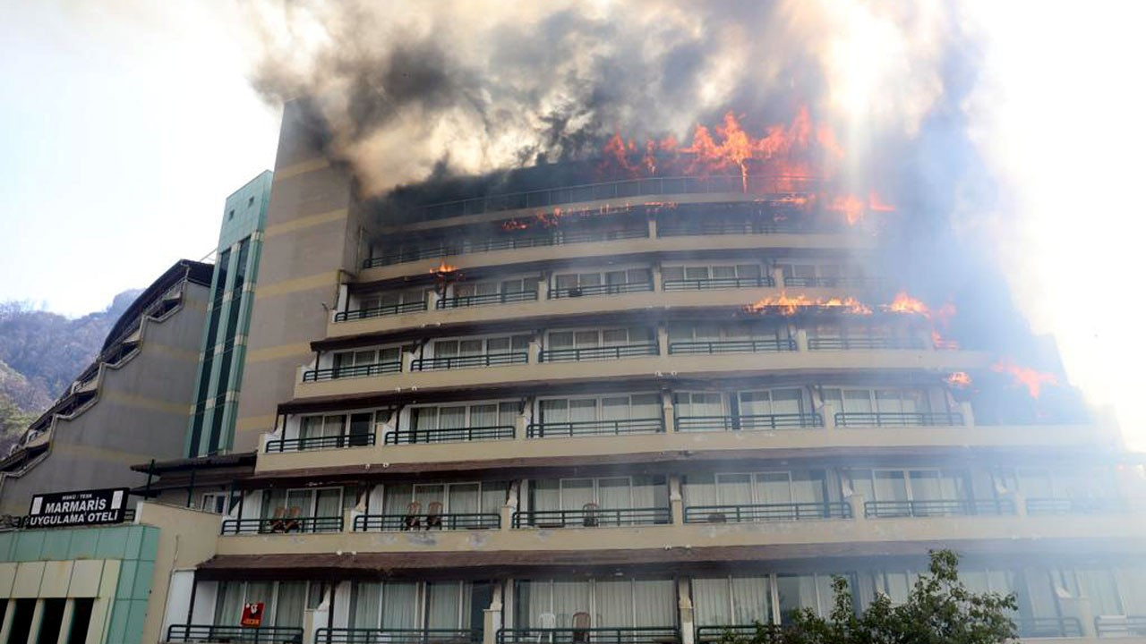 Yangının sıçradığı uygulama oteli zarar gördü