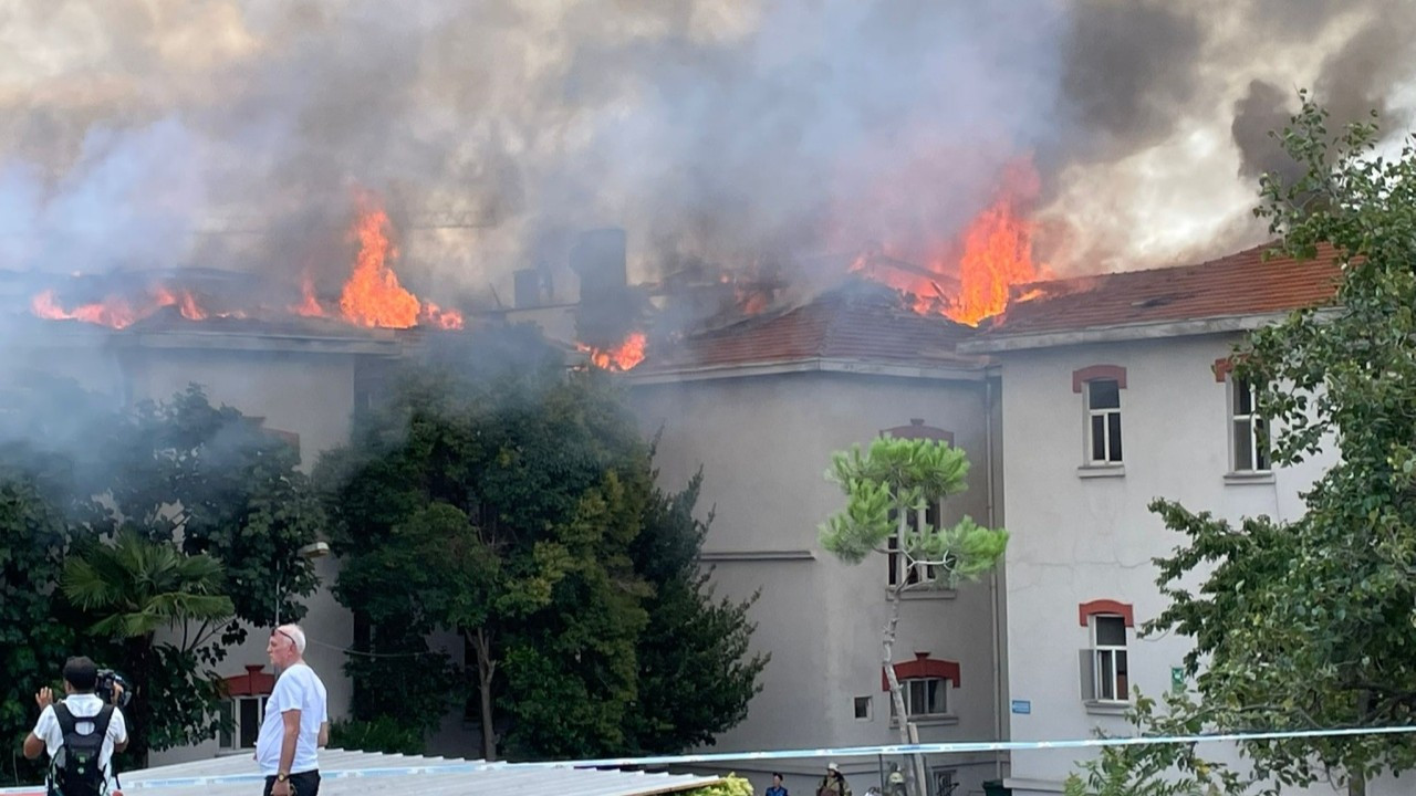 Balıklı Rum Hastanesi'ndeki yangın kontrol altında