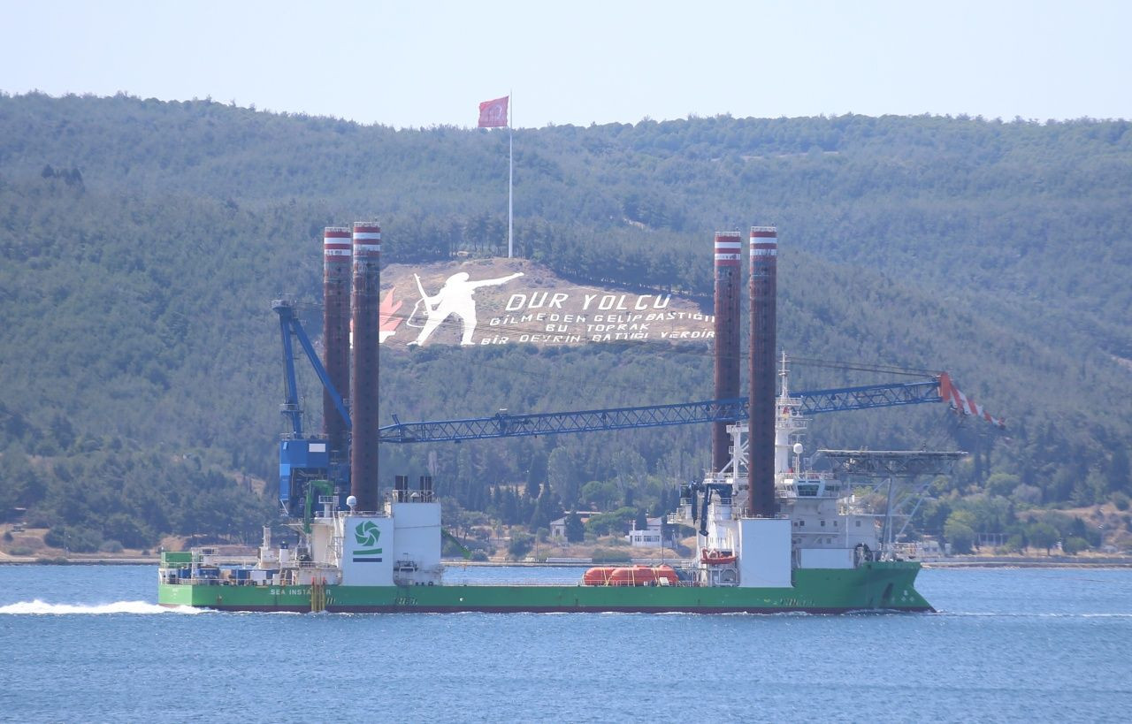 The giant 16 thousand gross ton platform passed through the Dardanelles - Page 3