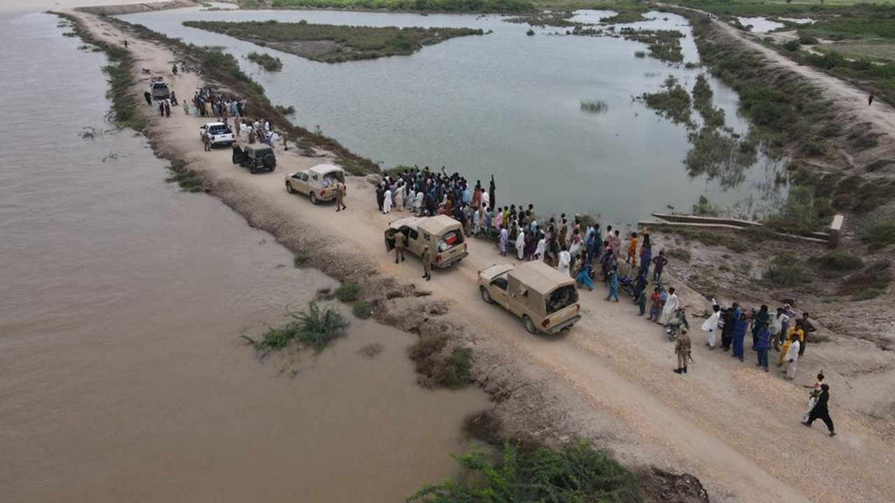 Pakistan'da sel felaketi: Can kaybı 1000'i aştı