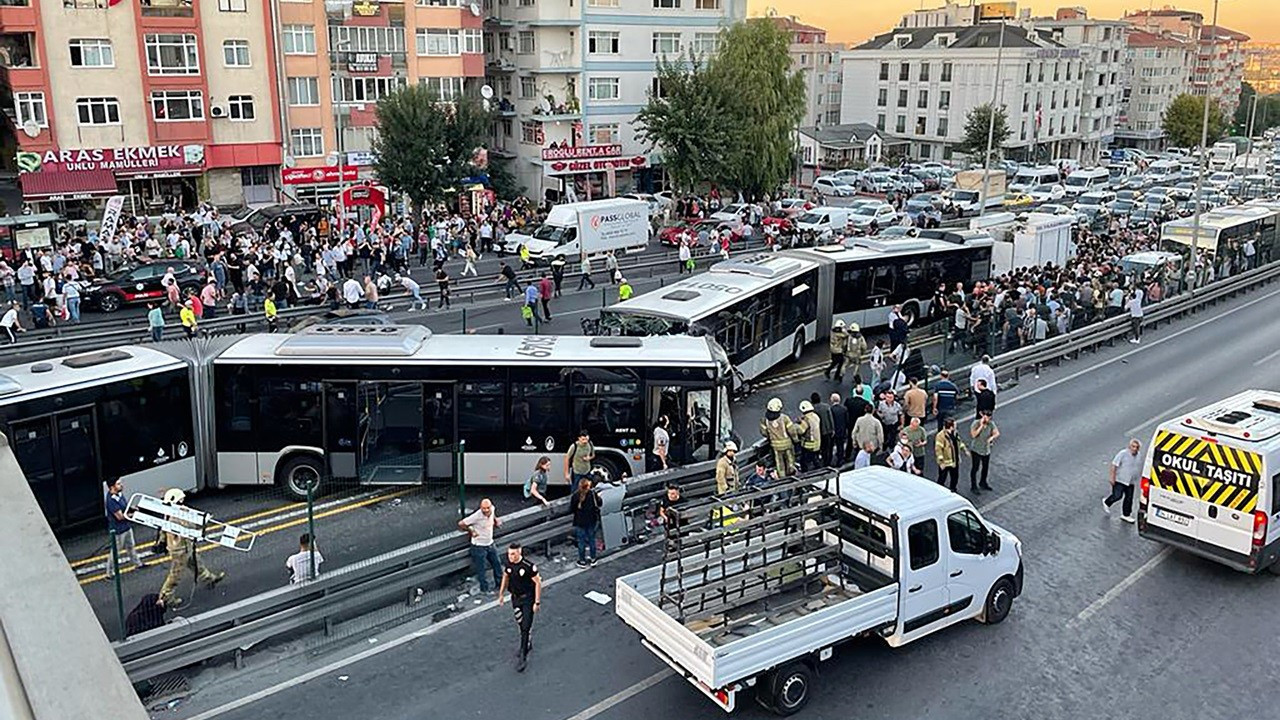 Avcılar'da metrobüs kazası: Yaralı sayısı 99'a yükseldi - Dünya Gazetesi