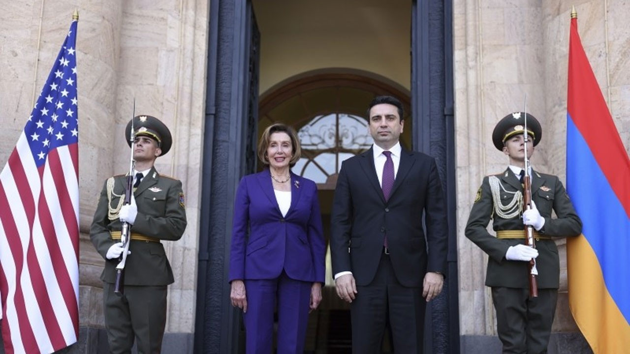 Pelosi'den Ermenistan'a ziyaret