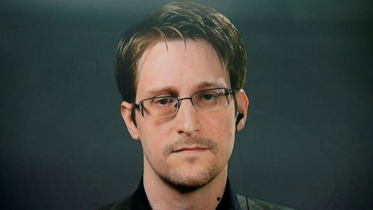 Rusya, Edward Snowden'a vatandaşlık verdi