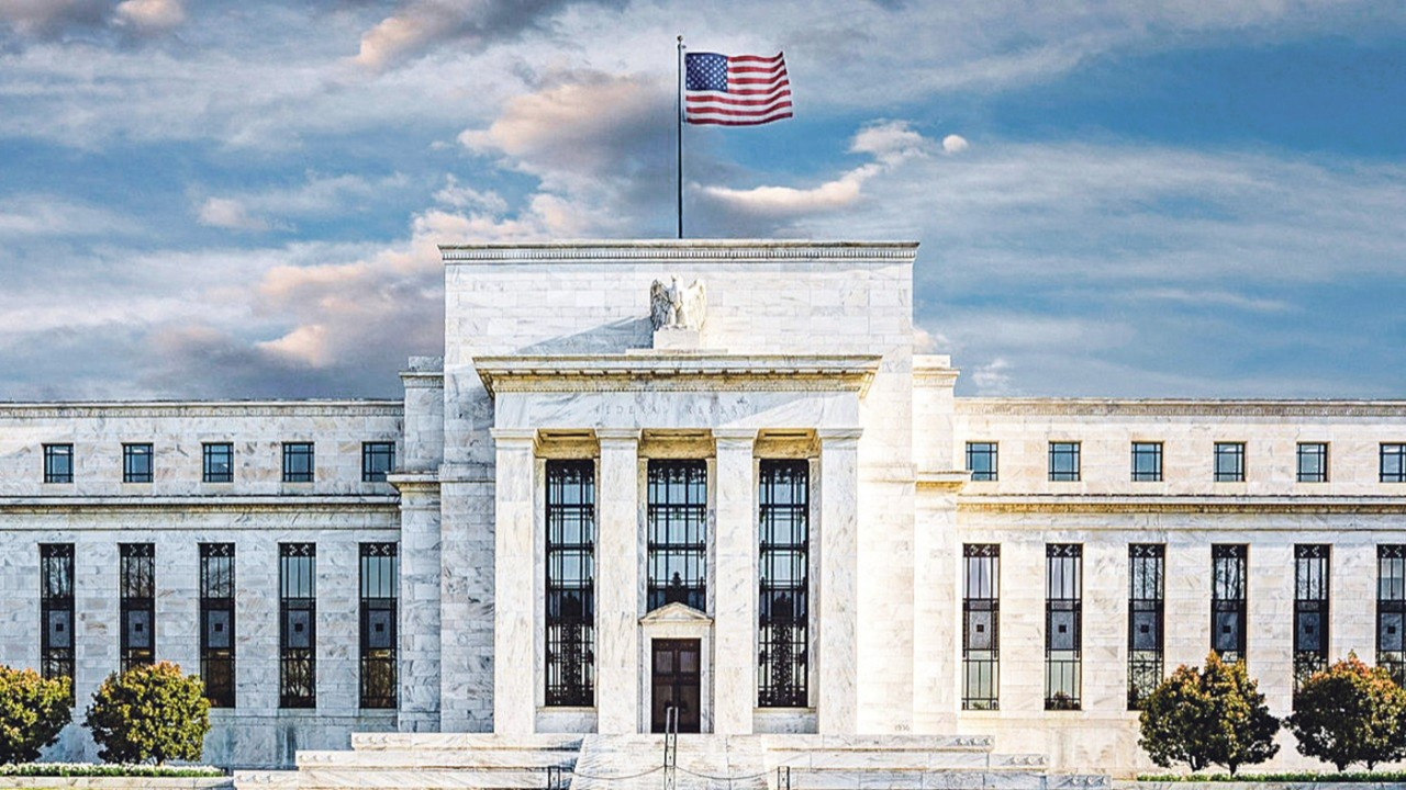 Fed, faiz artışlarının yavaşlayacağı sinyalini verdi