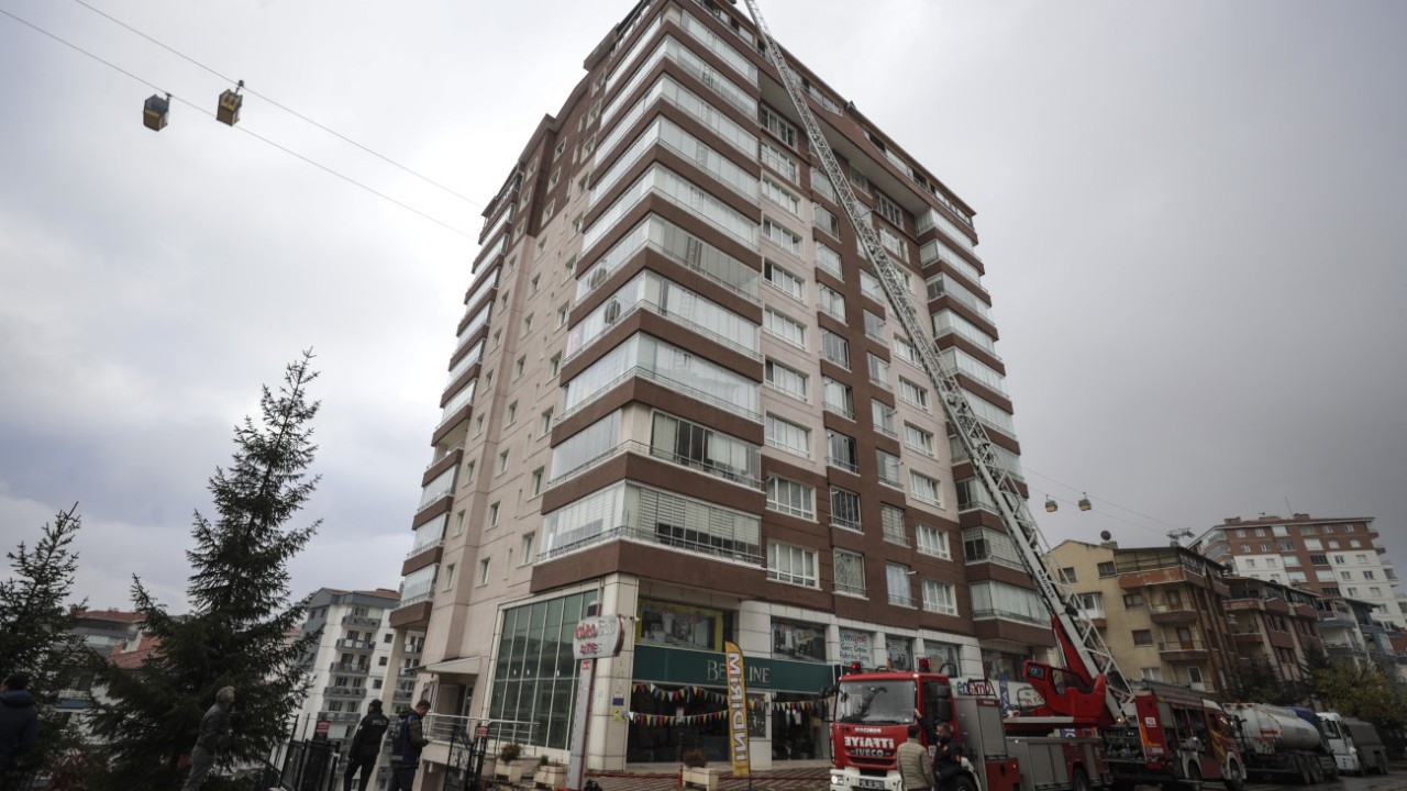 Ankara'da 10 katlı binada korkutan yangın