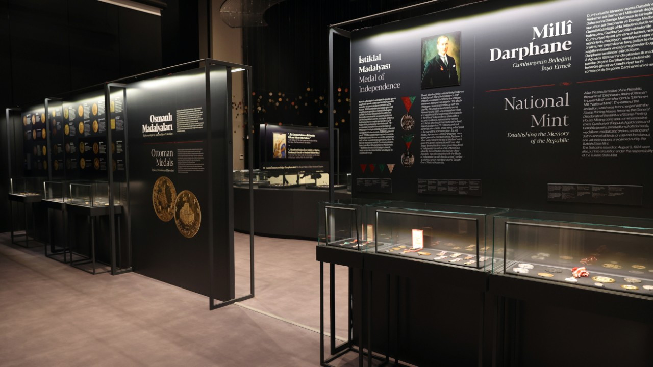 Darphanenin 550 yıllık koleksiyonu AKM'de sergileniyor
