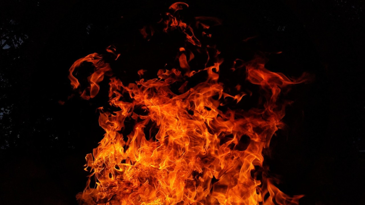 Sakarya'da mobilyacılar çarşısında yangın