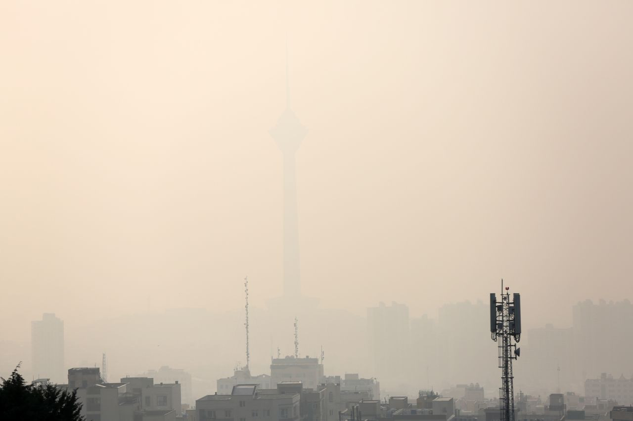 Tahran'da hava kirliliği 'kırmızı alarm' seviyesine ulaştı - Sayfa 1