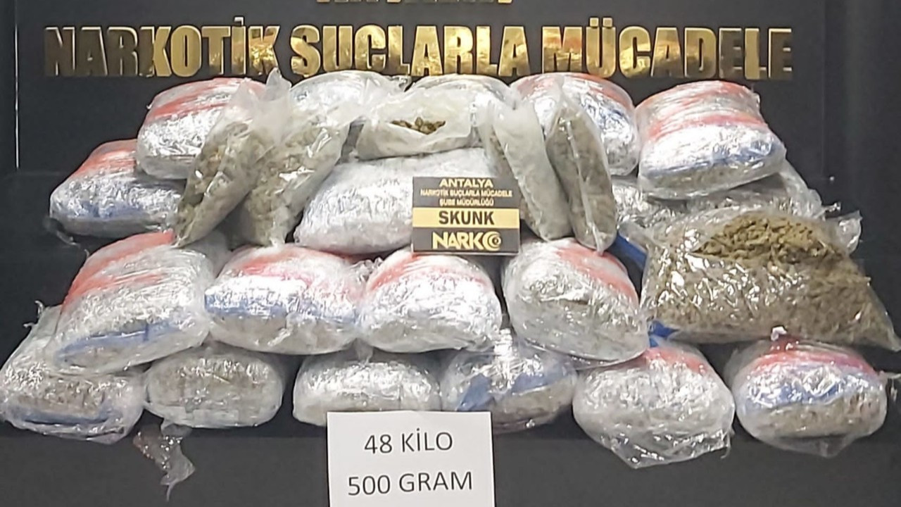 Antalya'da 48,5 kilo sentetik uyuşturucu ele geçirildi: 3 gözaltı