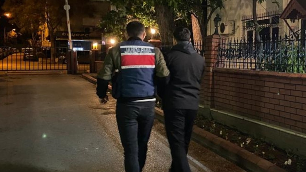 İzmir merkezli 12 ilde FETÖ operasyonu başlatıldı: 30 gözaltı