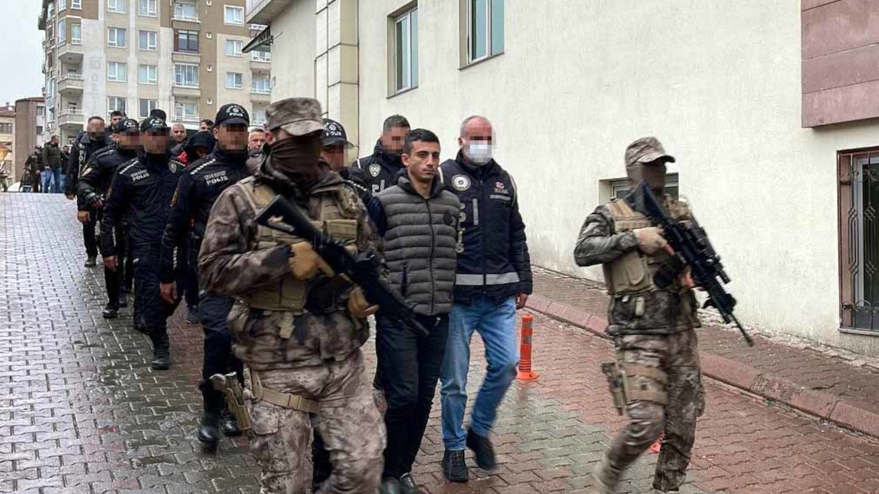 Kayseri’de özel harekat polisi destekli uyuşturucu operasyonu: 53 gözaltı