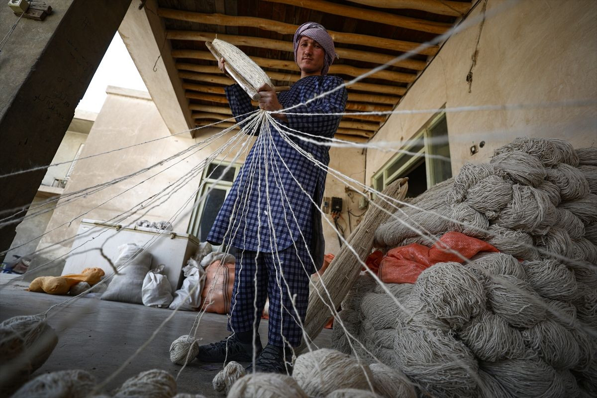 Dünya pazarına sunulan Afgan halısının üretim merkezleri arasında Türkiye de var - Sayfa 3