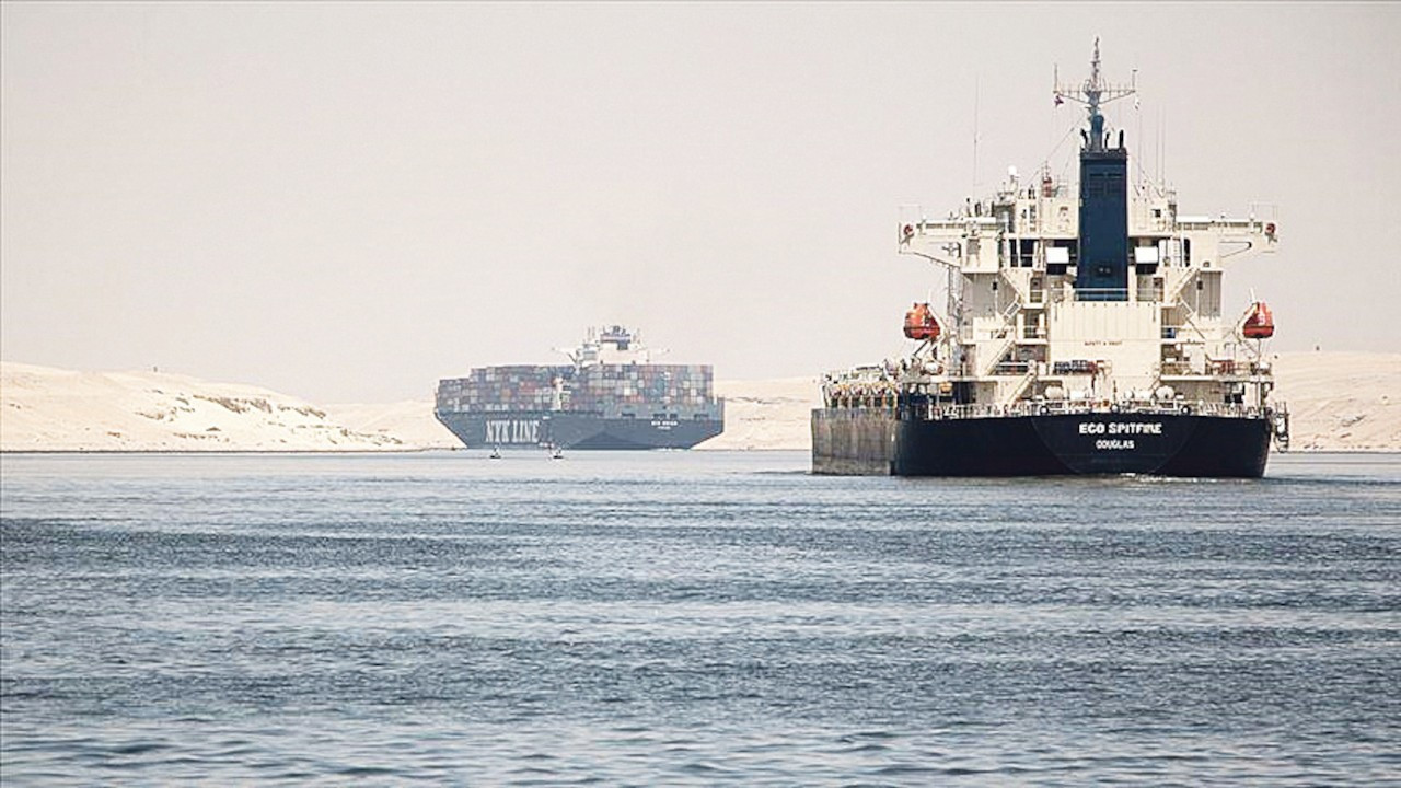 Süveyş Kanalı'ndaki ticaret yüzde 50 düştü