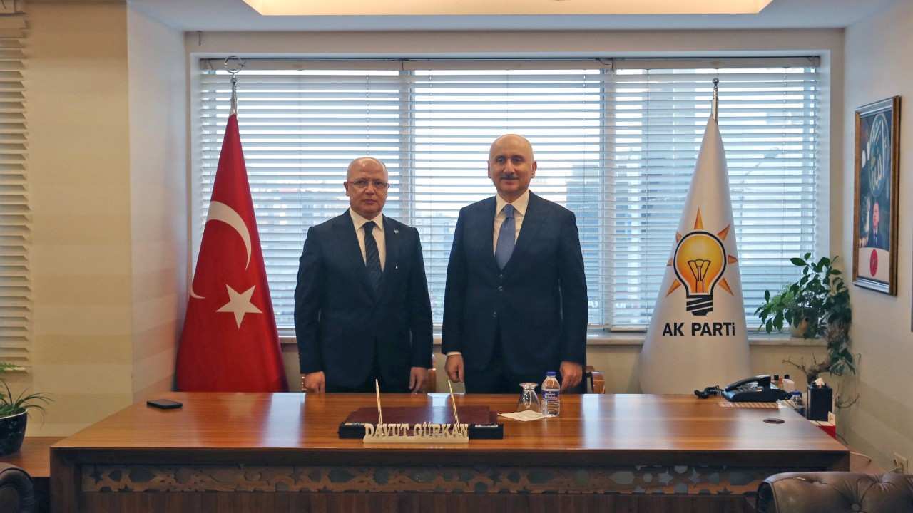 Bakan Karaismailoğlu, AK Parti Bursa İl Başkanlığı'nı ziyaret etti