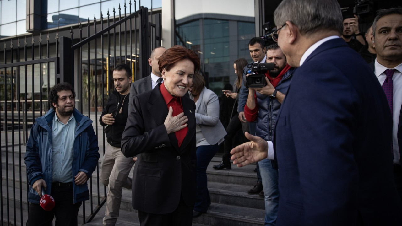 Meral Akşener, Ahmet Davutoğlu ile bir araya geldi