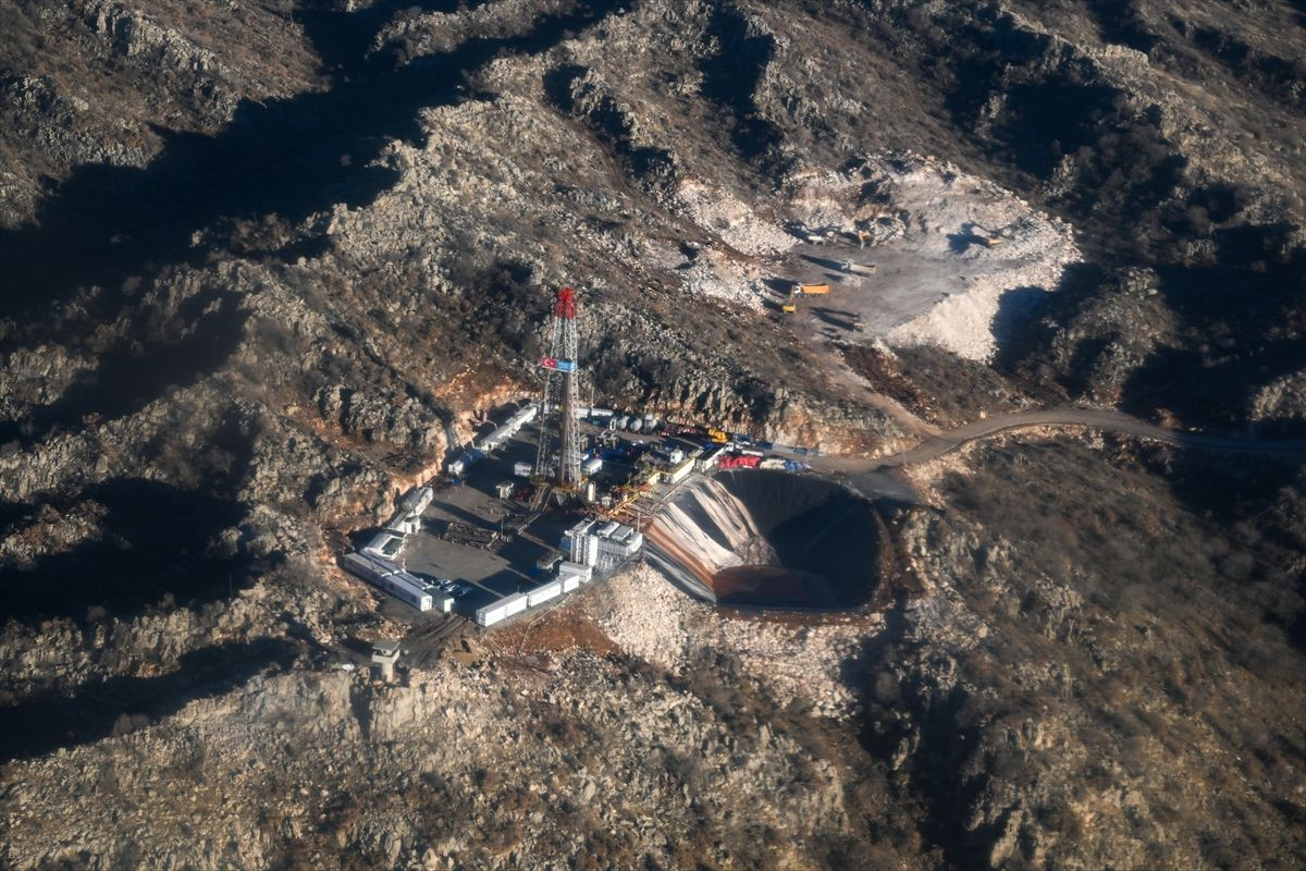 Gabar Dağı'ndaki petrol üretim çalışmaları havadan görüntülendi - Sayfa 1